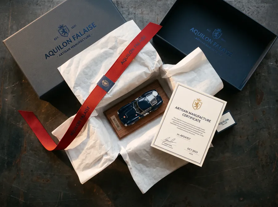 Packaging — coffret collector AQUILON FALAISE avec miniature et certificat de fabrication